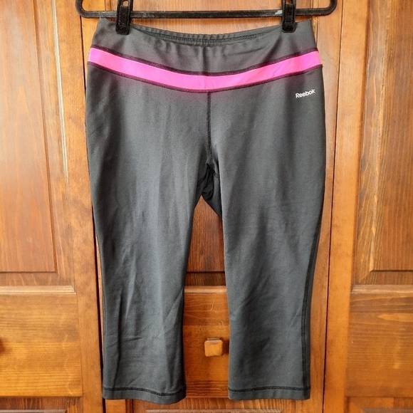 Reebok Pants - Reebok Play Dry black and pink capri length workout gym leggings